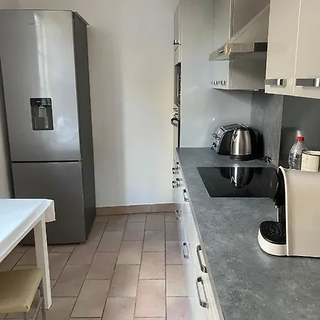 Grand F4 De 71m2 Pour 6 Personnes En Plein Centre Arpajon