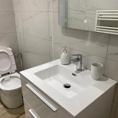 Grand F4 De 71m2 Pour 6 Personnes En Plein Centre Arpajon